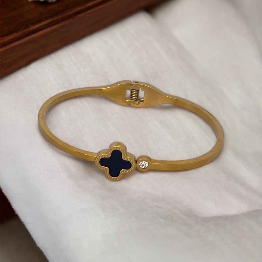 Clover Bangle